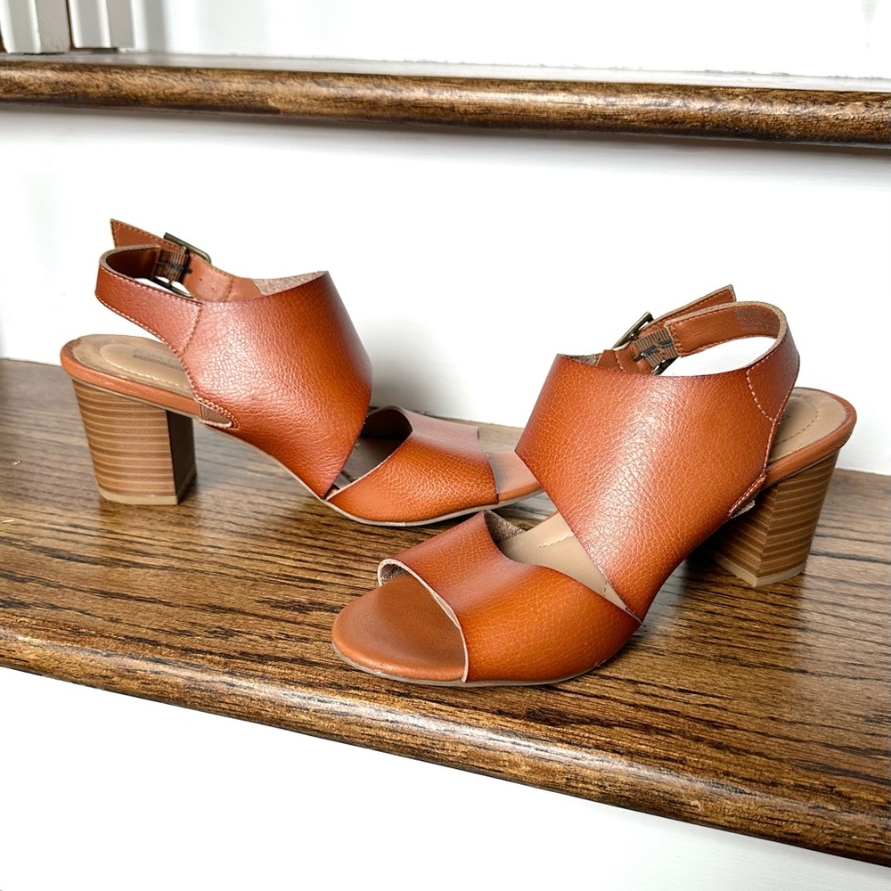 Kim Rogers memory foam brown sandal